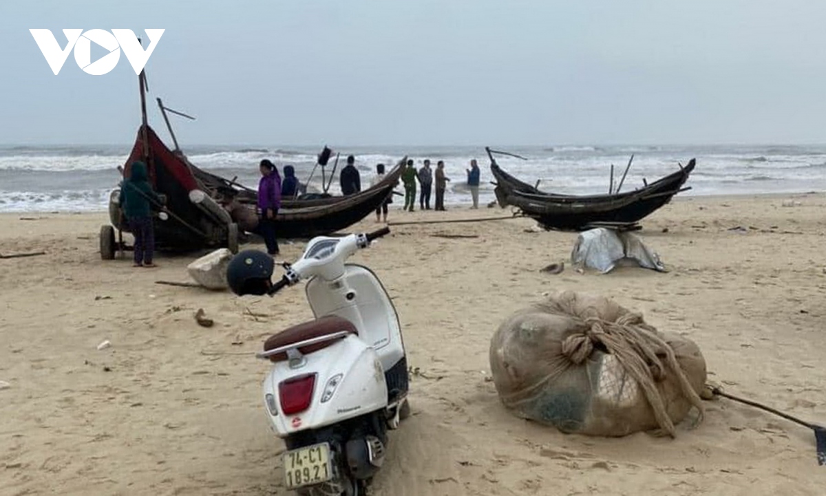 Nam thanh niên nghi mất tích khi xe máy bỏ lại trên bãi biển